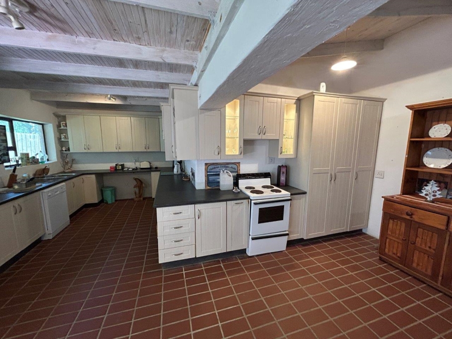 4 Bedroom Property for Sale in Noorsekloof Eastern Cape